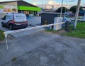 Szlaban Parkingowy Came GT8 zamontowany Gard na parkingu przed marketem praca intensywna