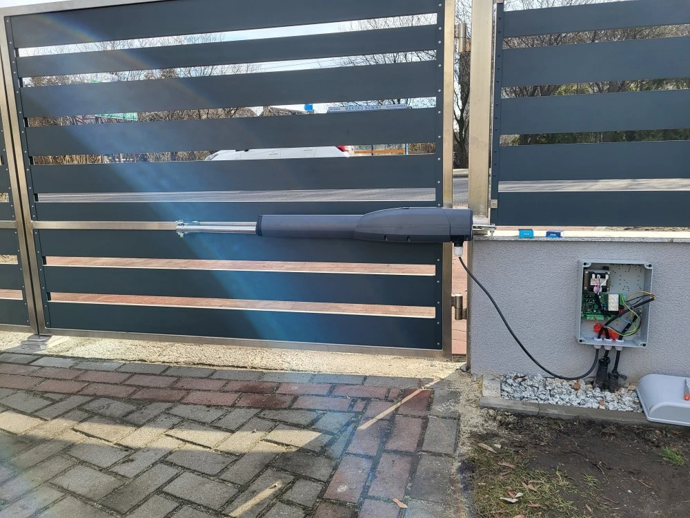 Proces montażu napędu Came ATS 230V na bramie dwuskrzydłowej